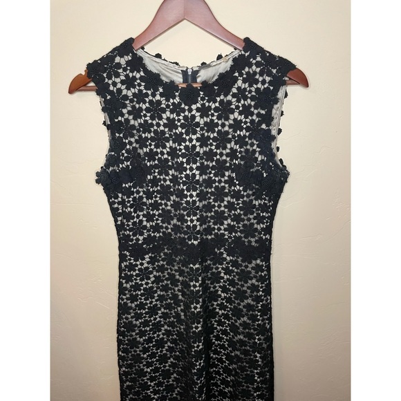 Elie Tahari Dresses & Skirts - ELIE TAHARI BLACK SHIFT DRESS FLORAL EMBROIDERY SZ 4